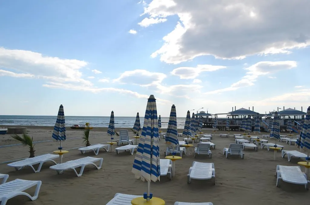 Sunshine Hotel Durrës 3*,
